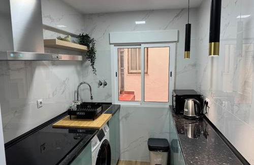 Entire apartment in the heart of downtown N&N - Photo 6