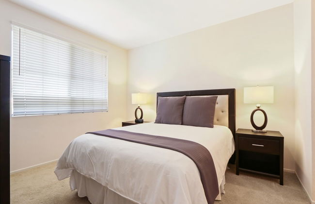 Global Luxury Suites at The Village - Photo 9