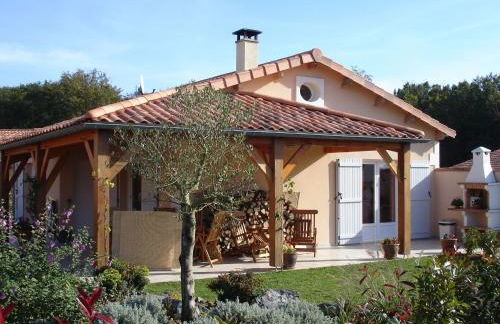 Luxe villa in Les Forges with BBQ Garden - Foto 9