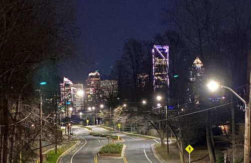 Entire Home Close to BOA Stadium & City - Foto 62