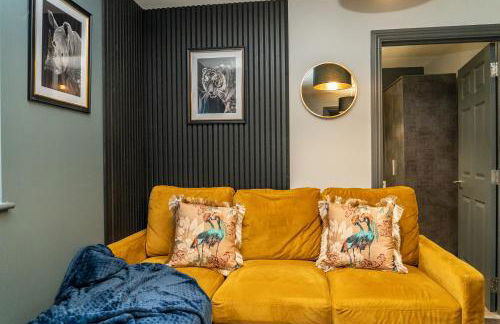 Free Parking New Modern Gem in Harrow - Photo 37