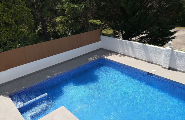 Villa con gran piscina en zona residencial - Photo 9