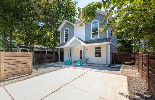 Modern 2-Story Cowboy Pool Home with King Beds Walk to 6th St & Rainey Street - Foto 6