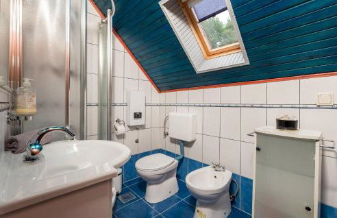 Awesome Home In Stari Laz With Kitchen - Foto 33