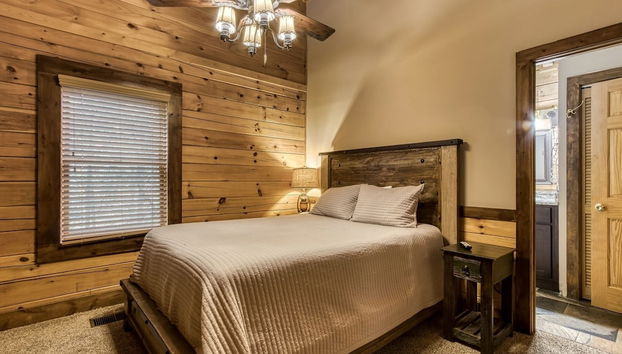 Cuddlin' Up, Er209 - Luxury At Its Finest And Location That Can't Be Beat! 2 Bedroom Cabin by RedAwning - Foto 4, Habitación
