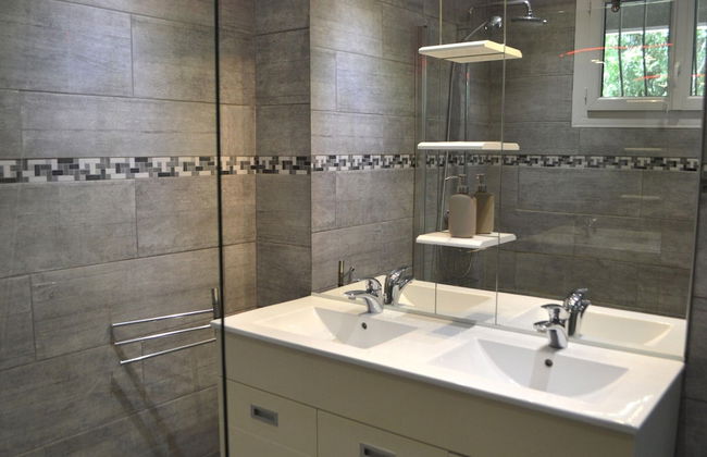 Modern Holiday Home With Private Pool and Garden - Foto 15