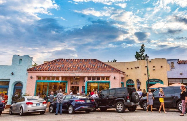 Vintage Gem in Prime Location Cozy 1BR Oasis - Photo 25