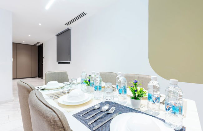 Moonway Luxury Suites At Eaton Residence - Photo 56