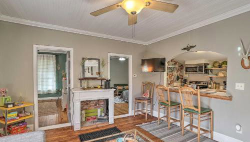 Stylish Woodfin Home with Backyard and Fire Pit - Foto 3