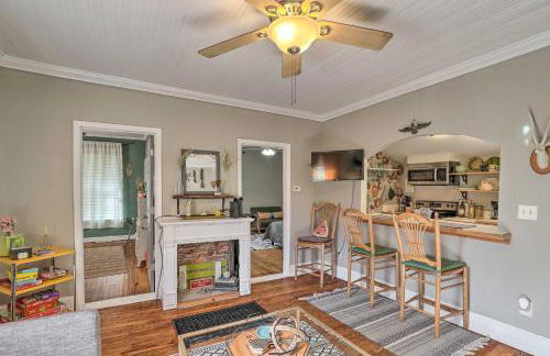 Stylish Woodfin Home with Backyard and Fire Pit - Foto 3