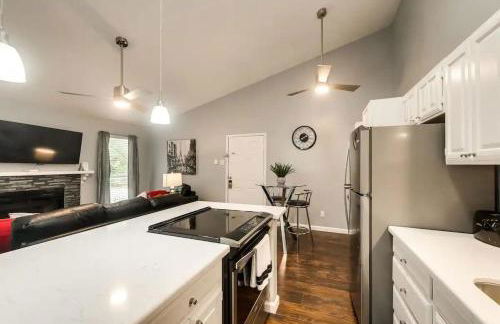 1BD Condo Pool South Irving I40 - Foto 2