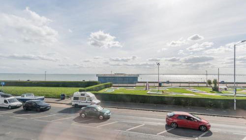 4-Bedroom Seafront House in Southend Sea Views - Pass the Keys - Foto 3, Other