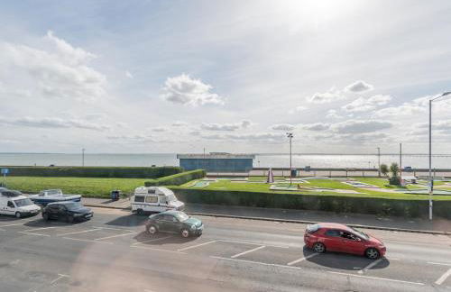 4-Bedroom Seafront House in Southend Sea Views - Pass the Keys - Foto 3