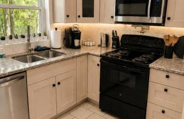 Poconos Modern Chalet I Hot Tub I Home Theater I Fenced Yard I Pet Friendly - Foto 44