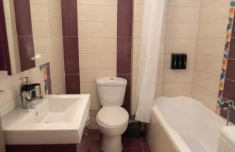 Mary's Downtown Home - a stroll away from Mount Vermio - Photo 9