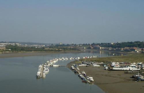 Dove's Place in historic Rochester with Parking - Photo 22