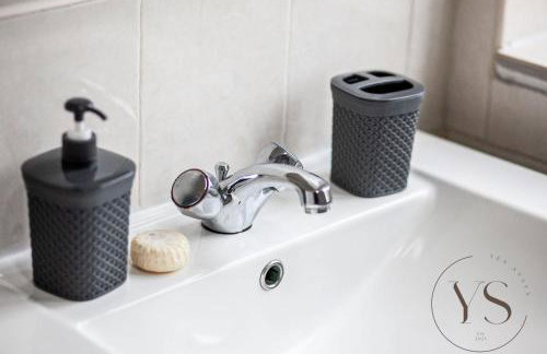 Group-Friendly 3BR Near Dudley + Parking - Foto 68