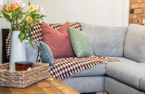 #111 New Farm with hot tub and Sauna - Sleeps 18 - Near Elmore Park - " Perfect for Contractors and Families - Parking space for 10 cars" - Foto 78