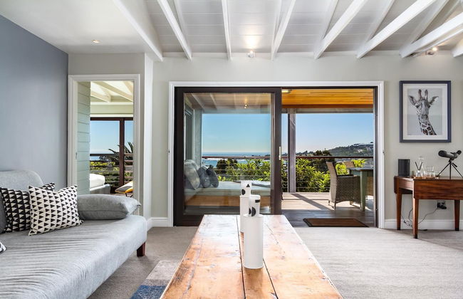 Spacious Apartment With Pool in Camps Bay - Photo 43