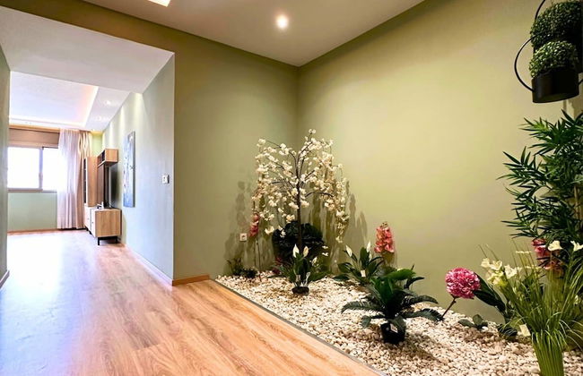 The Tropical Luxury 2BR City Centre Retreat - Photo 3