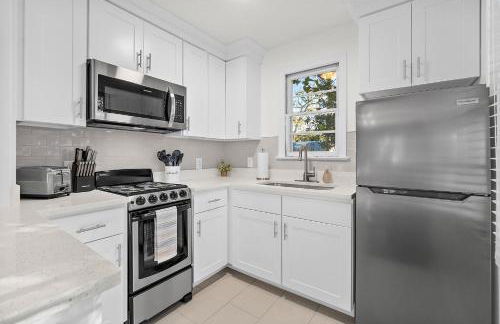 Private Uptown Flat - Walk to Nights of Lights! - Foto 8