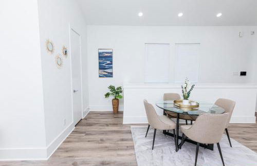 Beautifully Decorated, Modern Downtown Houston Home - Photo 7