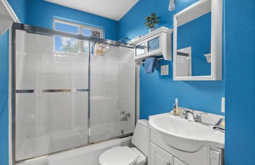 Bo360 Cheerful Home with private HOT TUB - Foto 18
