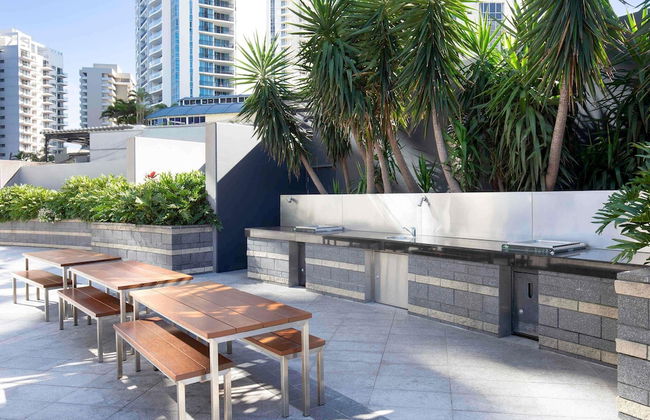 Mantra Circle on Cavill - Photo 79