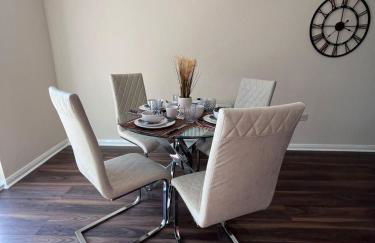 Cute 3 Bedroom House Near Etihad Stadium and CoOp arena with parking - Foto 7