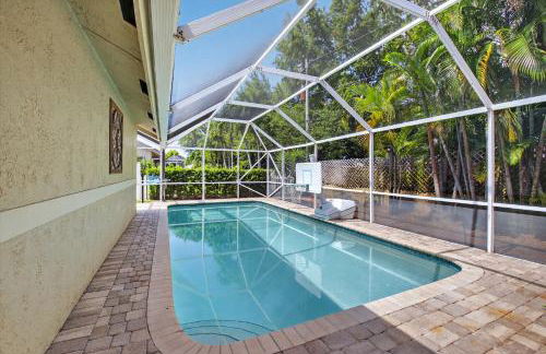 Family-Friendly Boca Gem! 4BR 3BA with Pool & Sauna - Foto 1