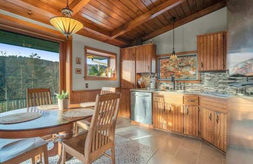 The Eagles Nest, Couples Escape - Hot Tub & Views! - Foto 10