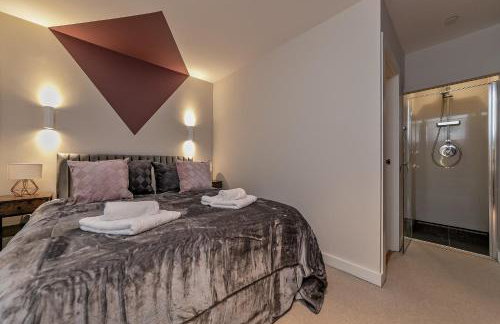 MK CITY CENTRE, THE DIAMOND SUITE, FREE Parking Space, PREMIUM SPACIOUS Apartment with FOOSBALL TABLE - Foto 7