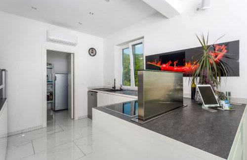 White Pearl Diamond Haus B, Opatija mit Meerblick & Pool - Foto 21