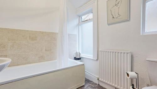 Spacious 5-Bedroom Home, Ideal for Long Stays & Team Accommodation - Foto 3