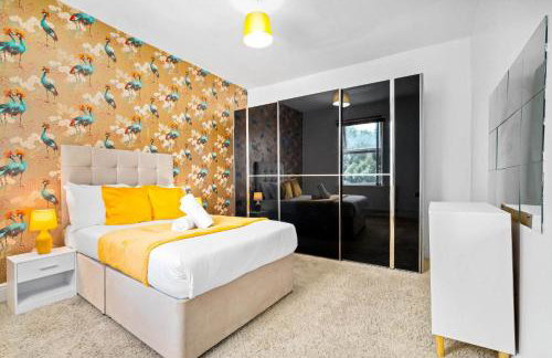 Modern 6-Bedroom Home - Sleeps 12 - Parking - Garden 568P - Foto 49