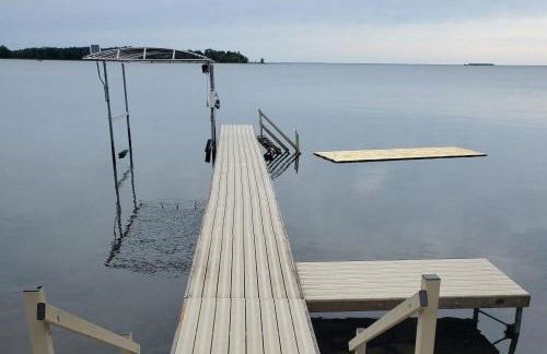 Spacious Leech Lake Home on 2 Private Acres, 200' of lake shore 15 Minutes to Walker with boat lift, dock, swimming, fire pit - Foto 27