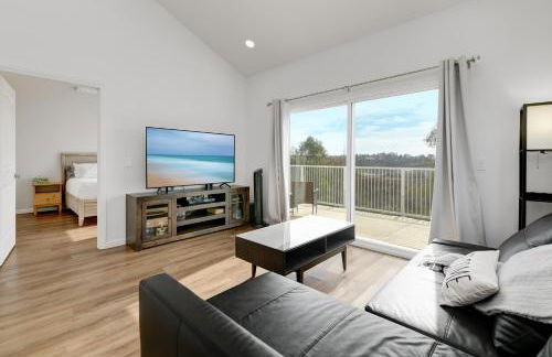 Bright Spacious Modern Getaway - Photo 10