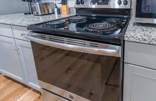 Cozy retreat minutes from stadiums - Photo 29