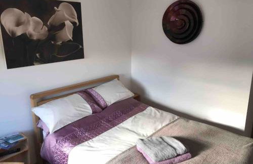 Exclusive Private double room, en-suite wet room Private entrance - Photo 5