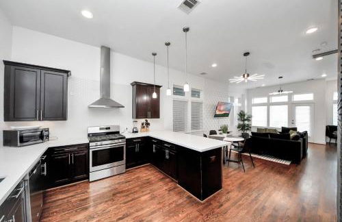 AMAZING ROOFTOP! DOWNTOWN SKYLINE VIEWS!!! SLEEPS 15 - Foto 9