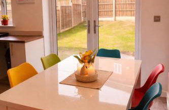 Bright & Spacious 3-Bed Rotherham Home Ideal for Families or Contractors - Foto 3