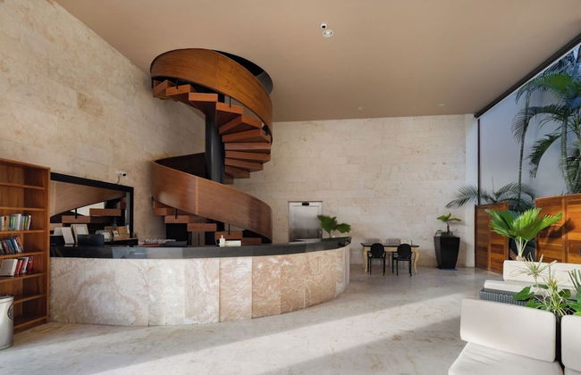 The Elements Oceanfront & Beachside Condo Hotel - Foto 2