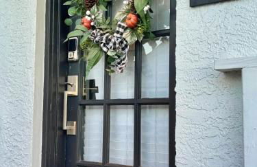 Walk to Best Eats and Shops and Stay in Style - Photo 2