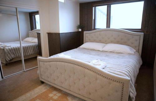 Whole House Aurora View with Hot tub, Sauna and AC - Photo 25