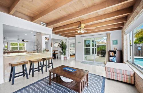 Private Village Home with Heated pool & spa with private front courtyard - Photo 36