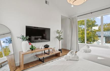 Brand New Low-Allergen Retreat with Hot Tub - Foto 39