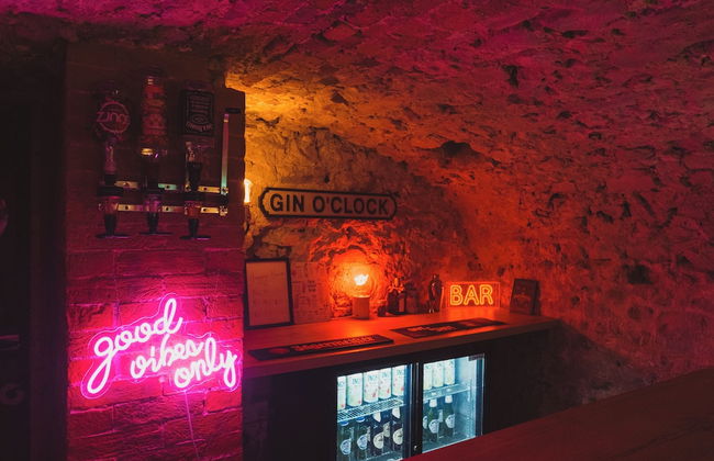 Luxury House Sleeps 14 With Secret Bar Near Bath - Photo 26