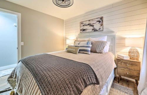 Lakefront Rogers Getaway with Hot Tub and Deck! - Foto 18