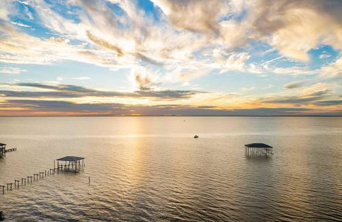 Luxe Fairhope Home with Covered Patio Walk to Bay - Foto 45