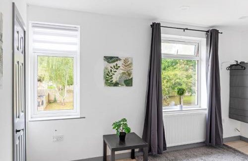 Stanion Luxurious 3 Bedroom Modern House Northamptonshire, Double, Twins, Single, Free Parking, Free Wi-Fi, Pets, Up to 8 Sleeps, 4 Smart TVs - Foto 25